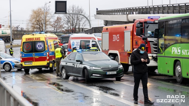 Fot. Robert Stachnik [Radio Szczecin] Wypadek na ul. Gdańskiej. Są ranni [WIDEO, ZDJĘCIA]
