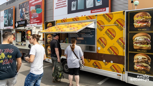Fot. Robert Stachnik [Radio Szczecin] Są chętni na burgery, pizze czy makaron. "Brakuje takich imprez" [WIDEO, ZDJĘCIA]