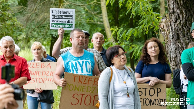 Fot. Robert Stachnik [Radio Szczecin] Protest mieszkańców przeciwko wycince blisko tysiąca drzew [ZDJĘCIA]
