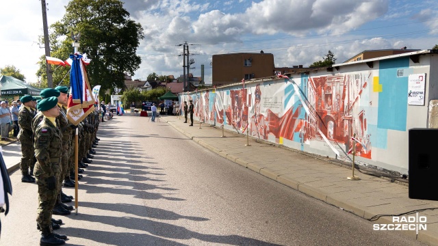 Fot. Robert Stachnik [Radio Szczecin] Patriotyczny mural w Węgorzynie odsłonięty [WIDEO, ZDJĘCIA]