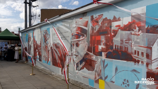 Fot. Robert Stachnik [Radio Szczecin] Patriotyczny mural w Węgorzynie odsłonięty [WIDEO, ZDJĘCIA]