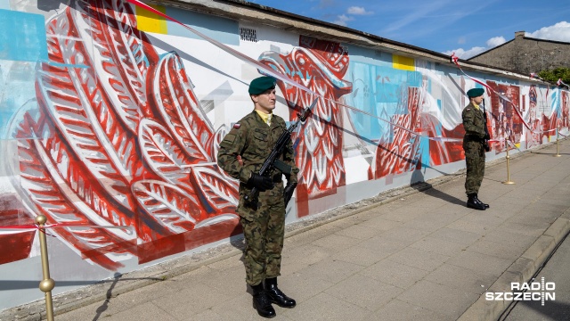 Fot. Robert Stachnik [Radio Szczecin] Patriotyczny mural w Węgorzynie odsłonięty [WIDEO, ZDJĘCIA]