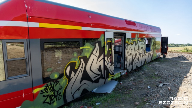 Fot. Robert Stachnik [Radio Szczecin] Dopiero w połowie września Niemcy zabiorą wrak swojego pociągu [ZDJĘCIA]