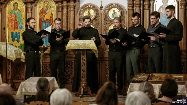 Fot. Maciej Papke [Radio Szczecin] Medalista olimpijski zaśpiewał na urodzinach w cerkwi prawosławnej [ZDJĘCIA]