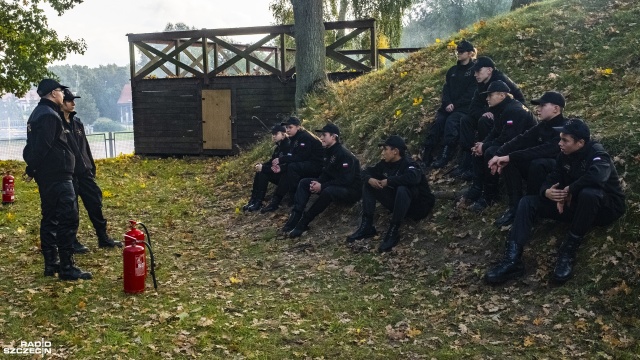 Fot. Wojciech Ochrymiuk [Radio Szczecin] W tydzień poznają życie policjanta czy żołnierza. Obóz w Trzebieży [WIDEO, ZDJĘCIA]