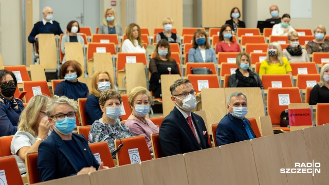 Fot. Robert Stachnik [Radio Szczecin] Dzień Edukacji Narodowej. Wojewoda zachodniopomorski wręczył medale [ZDJĘCIA]