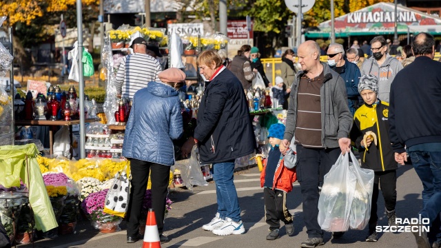 Cmentarz Centralny w Szczecinie to największa nekropolia w Polsce, a trzecia co do wielkości w Europie. Fot. Robert Stachnik [Radio Szczecin] Szczecinianie i goście z Polski odwiedzają Cmentarz Centralny [ZDJĘCIA]