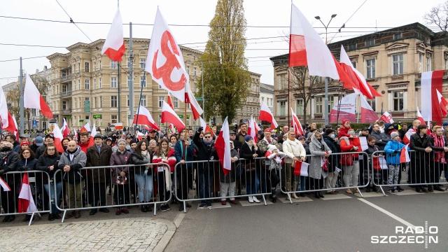 Fot. Robert Stachnik [Radio Szczecin] Szczeciński Marsz Niepodległości. Wśród maszerujących rodziny z dziećmi [WIDEO, ZDJĘCIA]