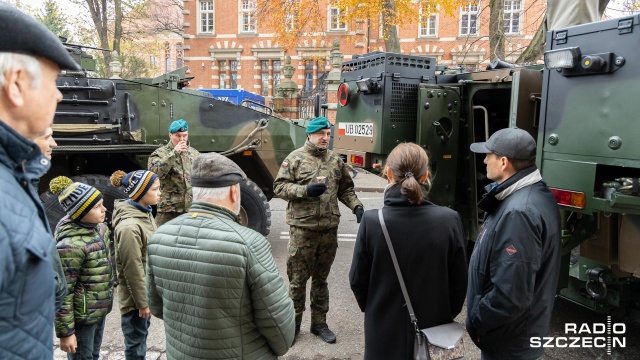 W ramach obchodów Dnia Niepodległości swój sprzęt zaprezentowała 12. Szczecińska Dywizja Zmechanizowana. Fot. Robert Stachnik [Radio Szczecin] Sprzęt wojskowy na Wałach Chrobrego [ZDJĘCIA]