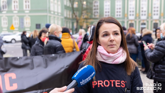 Fot. Robert Stachnik [Radio Szczecin] Protest przed magistratem [WIDEO, ZDJĘCIA]
