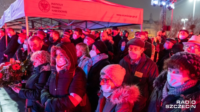 Fot. Robert Stachnik [Radio Szczecin] "Tego się nie da zapomnieć". Sceny sprzed 40 lat na placu Solidarności [WIDEO, ZDJĘCIA]