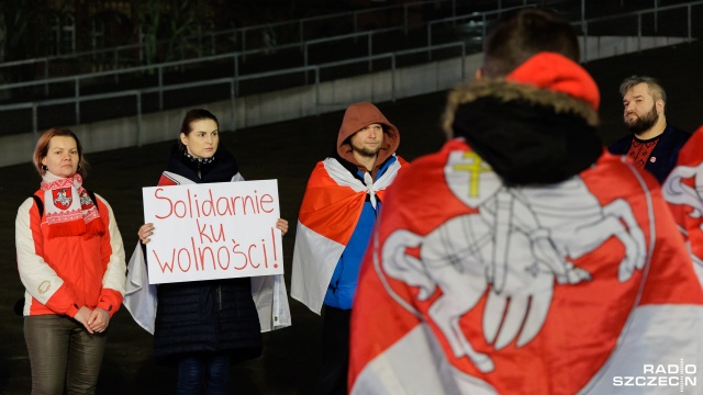 Fot. Robert Stachnik [Radio Szczecin] Białorusini demonstrowali w Szczecinie. "Chcemy takiej wolności, jak dziś w Polsce" [WIDEO, ZDJĘCIA]