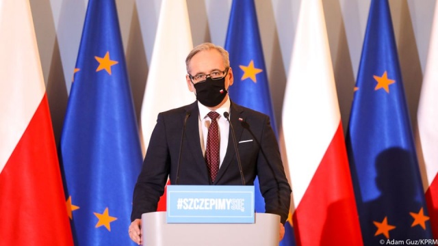 Minister zdrowia zlecił szczegółową kontrolę Narodowego Funduszu Zdrowia w Warszawskim Uniwersytecie Medycznym. Sprawdzona będzie zasadność szczepień osób spoza ustalonych grup.