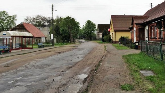 Rozpoczęła się przebudowa drogi powiatowej między Chojną a miejscowością Białęgi. Chodzi o prawie kilometrowy odcinek w miejscowości Narost.