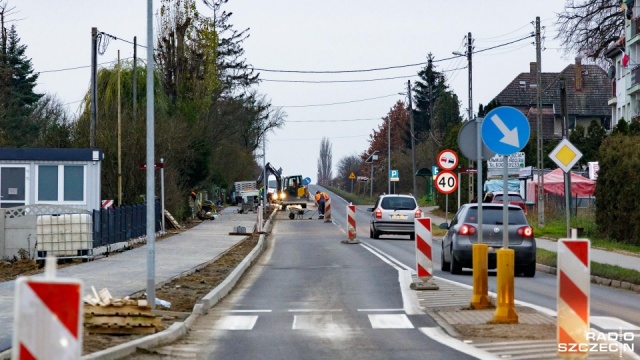 Ścieżka pieszo-rowerowa ma ponad pół kilometra. Zakres robót objął też między innymi budowę kanalizacji deszczowej czy doświetlenie trzech przejść dla pieszych.