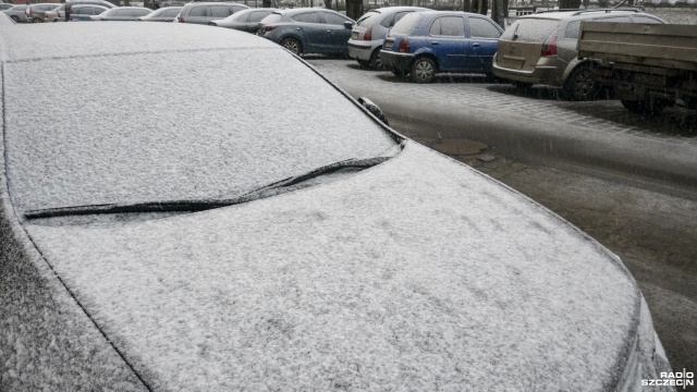 Instytut Meteorologii i Gospodarki Wodnej wydał ostrzeżenia dla dziesięciu województw dotyczące możliwej gołoledzi na drogach.