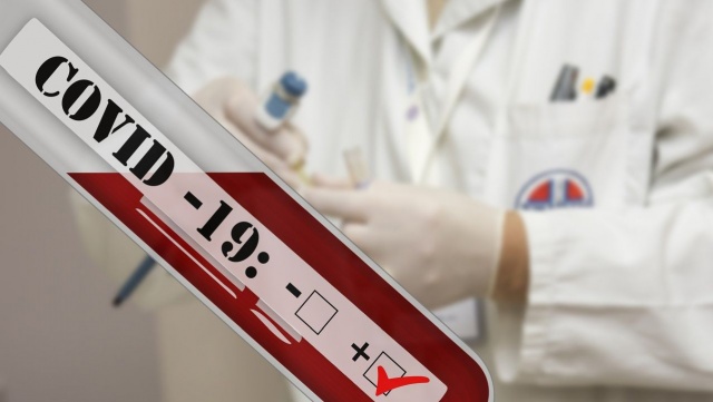 Rozpoczyna się ogólnopolska akcja testowania nauczycieli na obecność koronawirusa. Z badań mogą skorzystać nauczyciele klas od 1 do 3 szkoły podstawowej. Do akcji zgłosiło się 165 tysięcy nauczycieli i pracowników szkół.