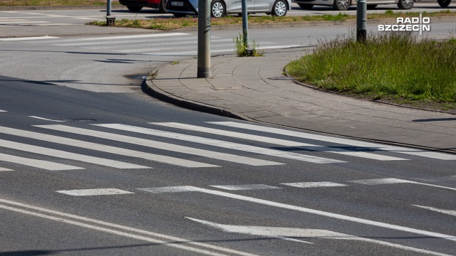 Chodzi o okolice budowanej ulicy Czesława Miłosza. Tutaj drogowcy, z powodu przebudowy sieci kanalizacji sanitarnej i wodociągowej, zwężą w poniedziałek jezdnię do jednego pasa ruchu.