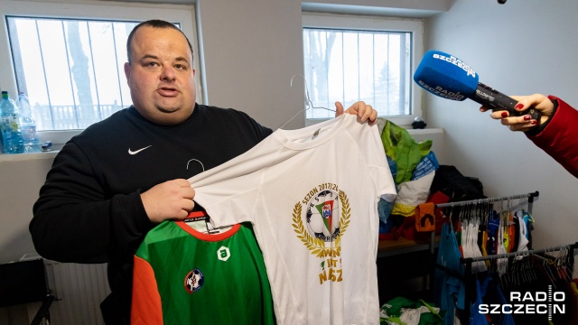 Sokół Pyrzyce pozbywa się zapasów magazynowych. Do zdobycia są stare koszulki meczowe, buty czy piłki.
