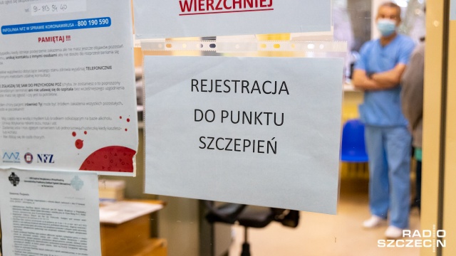 Szef kancelarii premiera Michał Dworczyk poinformował, że zapadła decyzja o wstrzymaniu transportu 330 tysięcy dawek szczepionki, które miały być w przyszłym tygodniu wykorzystane do szczepienia pacjentów z grupy zero.