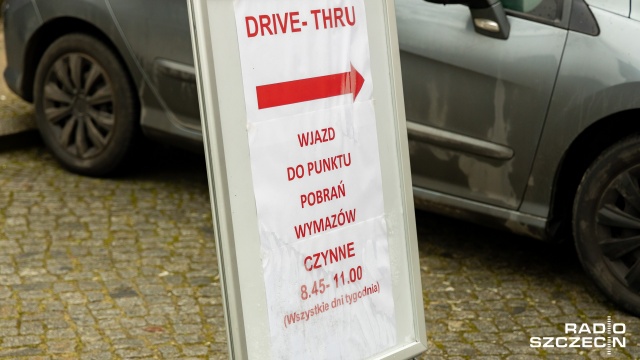Od poniedziałku Anglia, Szkocja i Walia nie wpuszczają podróżnych bez negatywnego testu na obecność koronawirusa. Dotyczy to także Polaków. Nowe zasady obowiązują od godziny czwartej lokalnego czasu, czyli od piątej naszego czasu.
