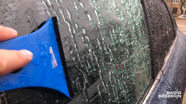 Przed marznącymi opadami deszczu ostrzega Instytut Meteorologii i Gospodarki Wodnej. Spodziewać się ich możemy w znacznej części Zachodniopomorskiego.
