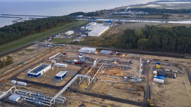 Federalny Urząd Żeglugi i Hydrografii w Hamburgu potwierdził, że wydane kilka dni temu pozwolenie na dokończenie budowy gazociągu Nord Stream 2 na niemieckich wodach ekonomicznych - zostało w poniedziałek wstrzymane.