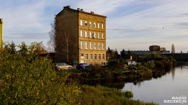Kompromis koalicjantów w sprawie kamienicy Sióstr Zgromadzenia Misjonarek Miłości na szczecińskiej Łasztowni. Po sprzeciwie części radnych KO, prezydent Krzystek odstępuje od pomysłu przekazania nieruchomości w dzierżawę wieczystą z maksymalną bonifikatą.