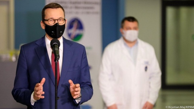 Premier Mateusz Morawiecki zaapelował do Komisji Europejskiej o interwencję w sprawie czasowo zmniejszonych dostaw szczepionek przeciw koronawirusowi Pfizer i BioNTech.