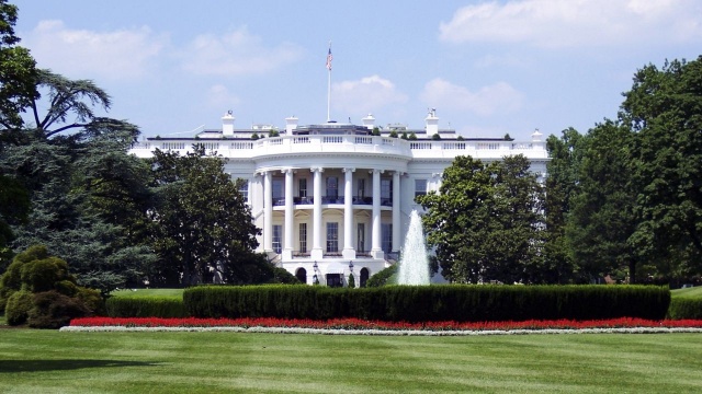 Stany Zjednoczone ponownie przystąpiły do porozumienia klimatycznego z Paryża. To jedna z pierwszych decyzji nowego prezydenta USA Joe Bidena. W pierwszym dniu urzędowania Biden podpisał kilkanaście rozporządzeń dotyczących polityki wewnętrznej i zagranicznej.