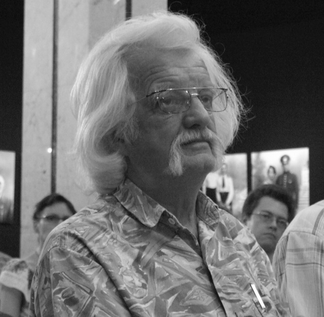 Henryk Jerzy Chmielewski był autorem serii komiksowej ,,Tytus, Romek i A039Tomek, a także uczestnikiem Powstania Warszawskiego, żołnierzem Armii Krajowej. Miał 97 lat.