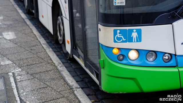 Duże zmiany czekają pasażerów komunikacji miejskiej w Szczecinie od 1 lutego. Pojawią się trzy nowe linie autobusowe, a na kilkunastu innych wprowadzone zostaną korekty.