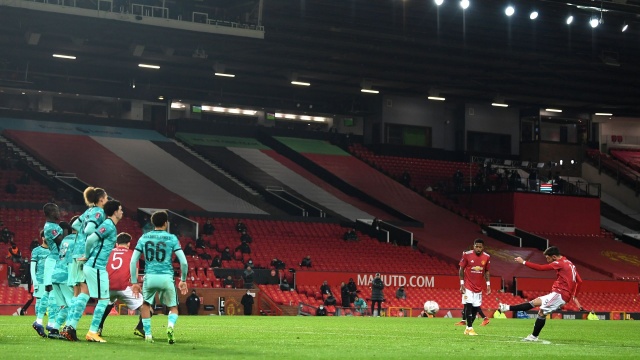 Piłkarze Manchesteru United awansowali do 5. rundy piłkarskiego Pucharu Anglii. Czerwone Diabły pokonały w spotkaniu 116 finału tych rozgrywek Liverpool 3:2 (1:1).