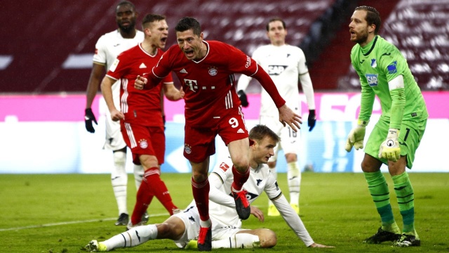 Robert Lewandowski zdobył bramkę dla Bayernu Monachium w wygranym 4:1 (2:1) meczu 19. kolejki niemieckiej ekstraklasy piłkarskiej z Hoffenheim.