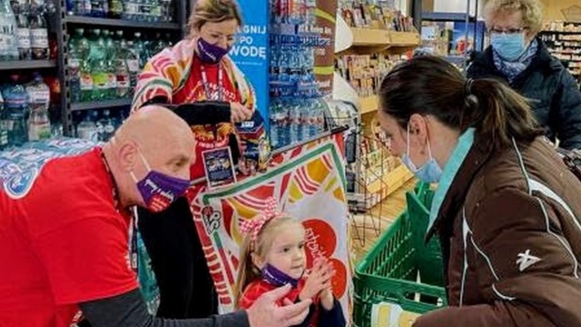 Pomimo utrudnień związanych z pandemią pieniądze na rzecz Wielkiej Orkiestry Świątecznej Pomocy zbierane są także za granicą. Największy sztab poza Polską znajduje się w Chicago.