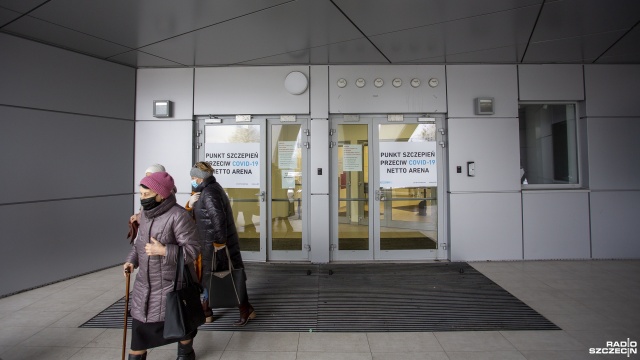 Polska do końca kwietnia jest w stanie zaszczepić wszystkie chętne osoby z grupy zero i seniorów 70 - mówi wiceminister zdrowia. - Wszystko zależy jednak od dostaw preparatu.