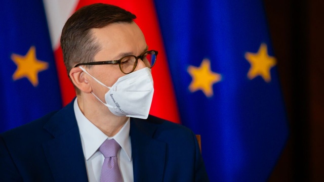 Premier Mateusz Morawiecki mówił w telewizji wPolsce.pl, że są pewne przesłanki, by sądzić, że jesteśmy bliżej końca pandemii koronawirusa.