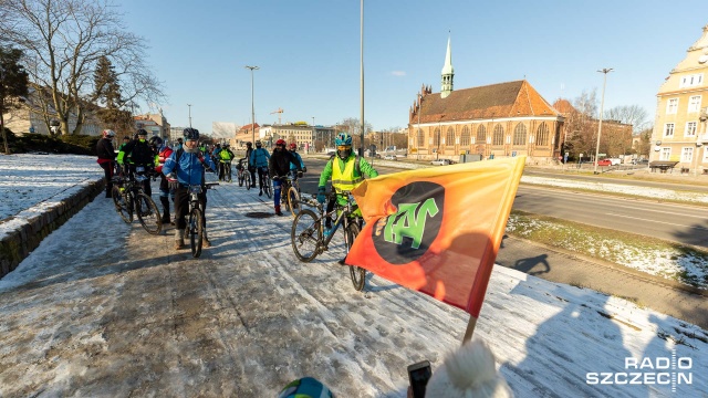 Dwudziestu śmiałków podjęło trzecią próbę zdobycia rowerami trasy Szczecin - Kołobrzeg w warunkach zimowych.