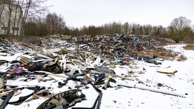 Ponad 15 milionów złotych bezzwrotnej dotacji przekazał w poniedziałek Narodowy Fundusz Ochrony Środowiska i Gospodarki Wodnej na likwidację dzikiego wysypiska śmieci w Policach.