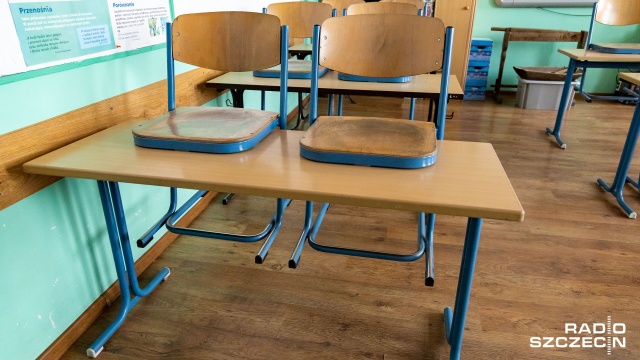 Jeszcze w tym tygodniu zapadnie decyzja dotycząca ewentualnego powrotu do szkół uczniów klas ósmych szkół podstawowych oraz klas maturalnych - poinformował o tym wiceminister edukacji i nauki Tomasz Rzymkowski.