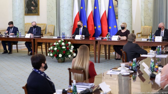 W Pałacu Prezydenckim powołana została Rada do spraw Ochrony Zdrowia. Prezydent Andrzej Duda wyraził nadzieję na konstruktywną dyskusję w ramach organu, który ma wypracowywać konkretne rozwiązania.