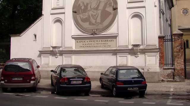 Nieznani sprawcy namalowali sprayem napisy na ścianach kościoła świętej Barbary w Warszawie. Zamalowano między innymi symbol Polski Walczącej.