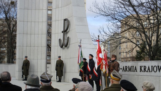 Uroczystość przy Pomniku Polskiego Państwa Podziemnego odbyła się z okazji 79. rocznicy przekształcenia Związku Walki Zbrojnej w Armię Krajową.