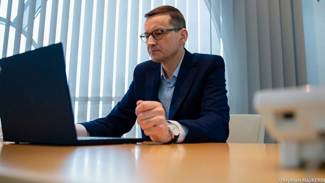 Rząd nie planuje skracania dwutygodniowego okresu poluzowania obostrzeń epidemicznych. Taką deklarację złożył premier Mateusz Morawiecki.