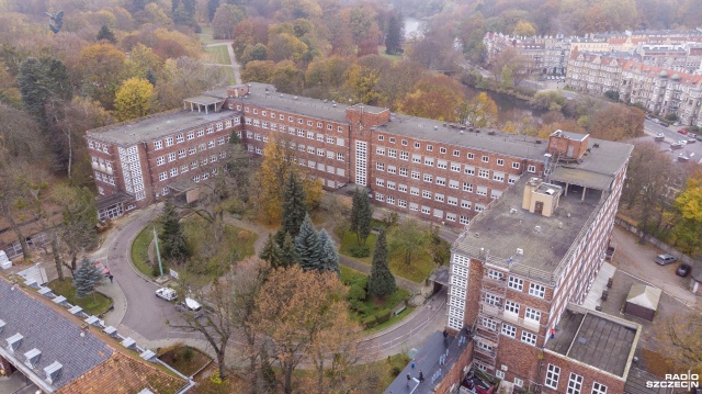 109 Szpital Wojskowy w Szczecinie wrócił do normalnej pracy. Placówka nie przyjmuje już pacjentów zakażonych koronawirusem. Tak zdecydował wojewoda zachodniopomorski.