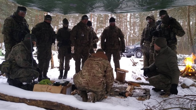 Mordercze szkolenie dla adeptów warszawskiej Wojskowej Akademii Technicznej. Początkujący wojskowi będą nabywali umiejętności bojowych pod czujnym okiem oficerów z 12. Brygady Zmechanizowanej ze Szczecina.