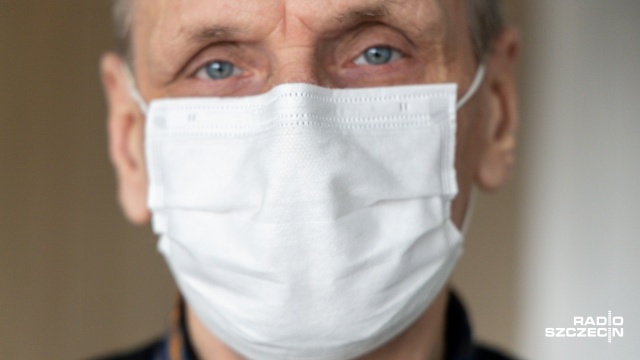 Zwiększanie obostrzeń w częściach kraju z największą liczbą zakażeń pomoże zmniejszyć transmisję koronawirusa - uważa były Główny Inspektor Sanitarny Marek Posobkiewicz.