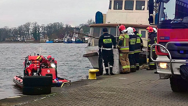 Czteroosobowa rodzina podróżowała autem, które wpadło po godzinie 12 w niedzielę do kanału portowego w Dziwnowie. Do zdarzenia doszło przy Nabrzeżu Kościuszkowskim. Samochód znajdował się na głębokości około siedmiu metrów.