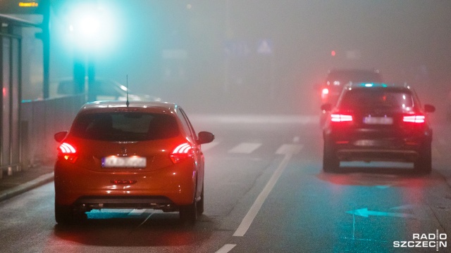 Wszystkie dostępne piaskarki wyjechały na ulice Szczecina. Na drogach regionu pracują natomiast 23 pługosolarki - informuje Generalna Dyrekcja Dróg Krajowych i Autostrad.