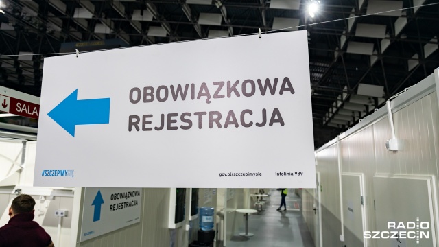 W ciągu pierwszej godziny na szczepienie przeciw Covid-19 zarejestrowało się ponad 100 tysięcy seniorów w wieku 69 lat. To 14 wszystkich osób z rocznika 1952, które mogą się zapisać.